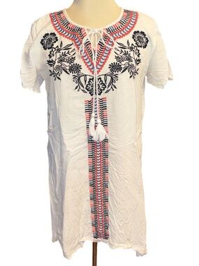 Chic Connection mini dress embroidered designs short sleeves Size Medium